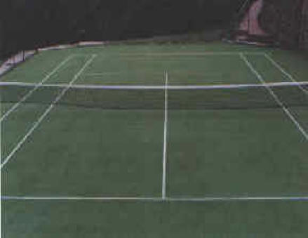Green sand infill in green synthetic grass